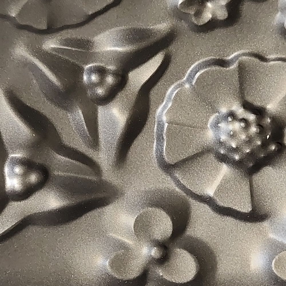 Wilton Floral Cake Pan - Picture 4 of 8